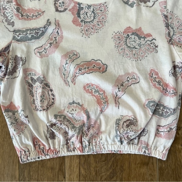 Aritzia Wilfred Paisley Print Short Sleeve Crop Top Bottom Elastic Hem Size XS - Picture 3 of 8